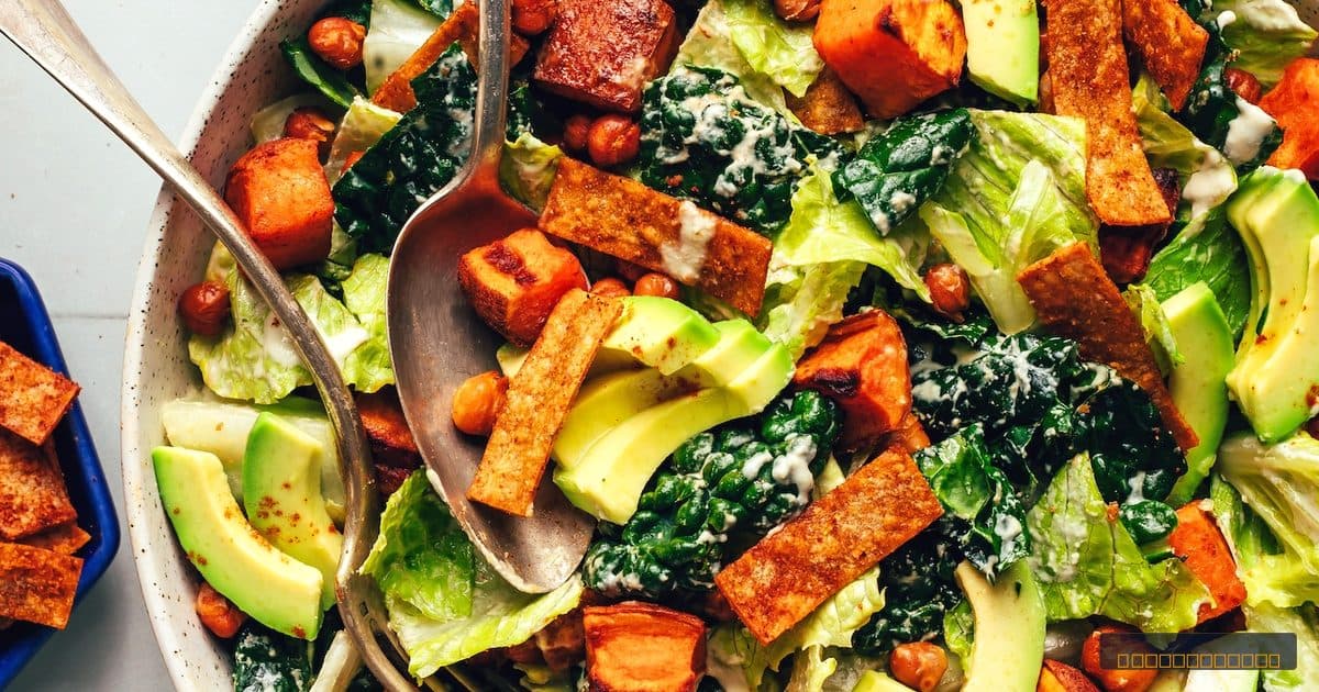 30 Dakikada Sofranızda: Vegan Tatlı Patatesli Nohutlu Taco Salata Tarifiyle Lezzet Şöleni!