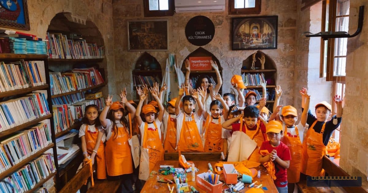 Mardin Bienali'nde Sanat Rüzgarı: Hepsiburada Destekli Atölyelerle Çocukların Yüzü Gülüyor!
