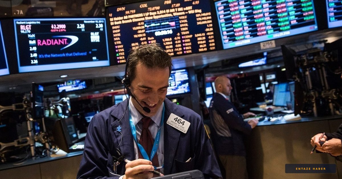 Wall Street'ta Kafa Karıştıran Kapanış: Bir Endeks Rekor Kırarken, Dev Çip Şirketleri Çakıldı!